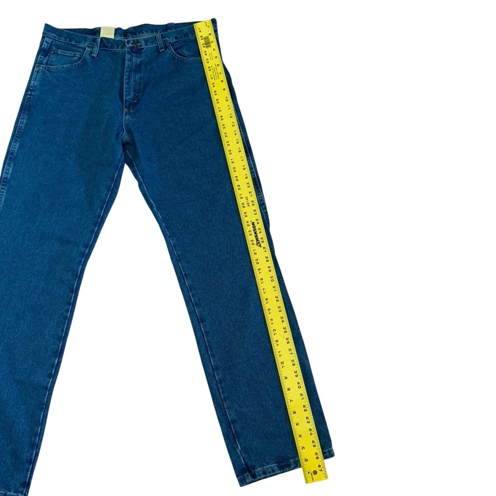 Wrangler Rugged Wear Men's Size 38x36 Relaxed Fit Zip Fly Denim Jeans Brand New